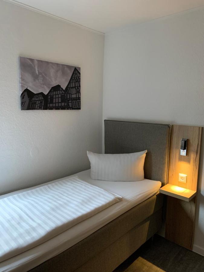 Hotel Zur Eisenbahn Limburg an der Lahn Esterno foto