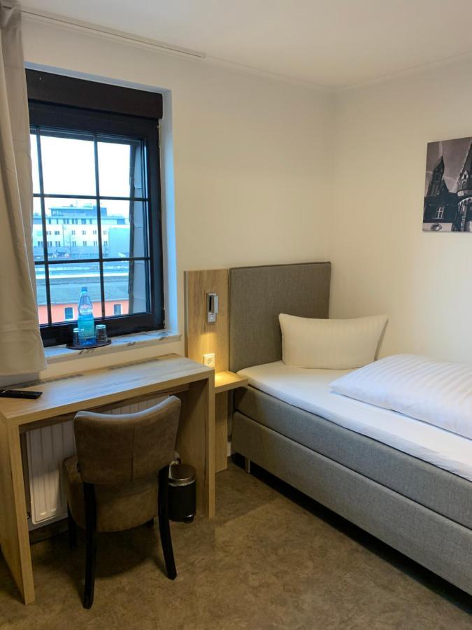Hotel Zur Eisenbahn Limburg an der Lahn Esterno foto